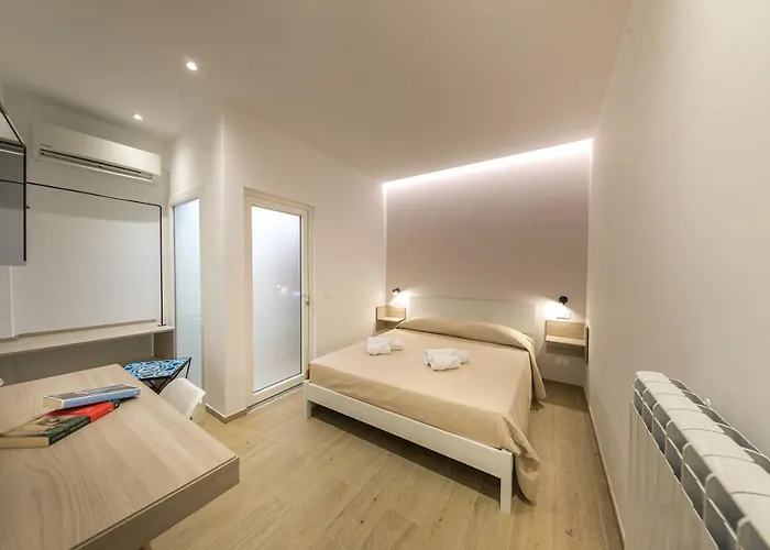 Konukevi Coresi Cefalù